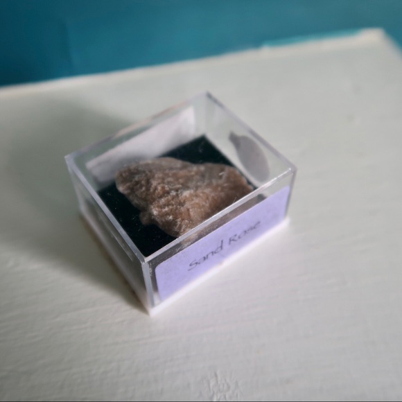 ๐ Sand Rose Mini Box ๐ธ 3/$14 - Picture 3 of 5